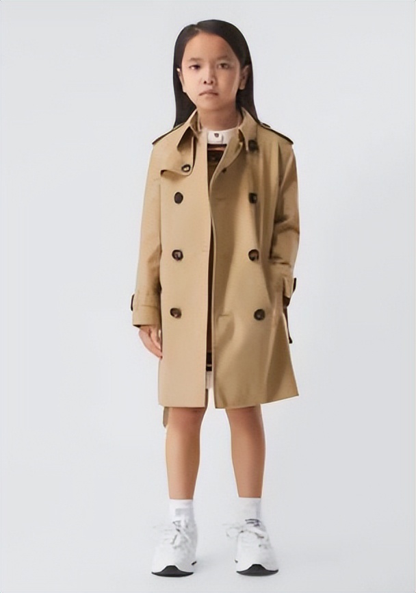 风沙天出行奢品怎么搭看这篇京东新百货风沙天奢品穿搭指南就够了