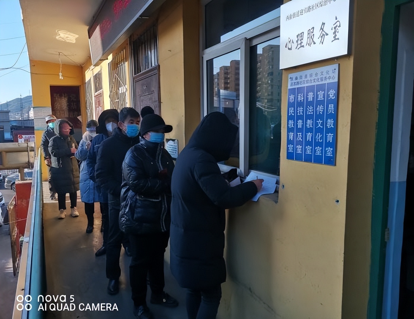 古交市西曲街道迎宾路社区:免费发放退烧药,为民“解忧”