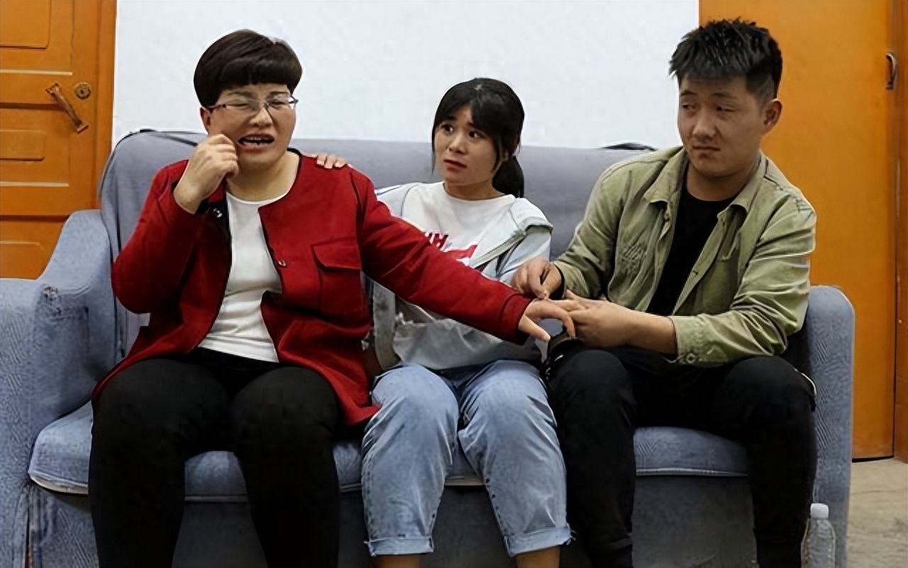 “妈老了，你7岁的弟弟怎么办”女儿霸气回怼，母亲闭嘴了