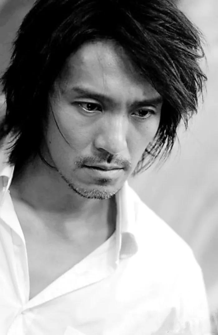 喜剧之王、孤独终老。人来人往、喜怒哀乐。留给后入评断是非