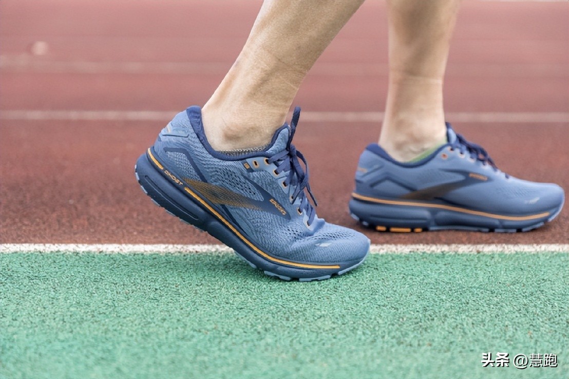 灵动飘逸的脚感你体验过吗？这双跑鞋可以给你答案
