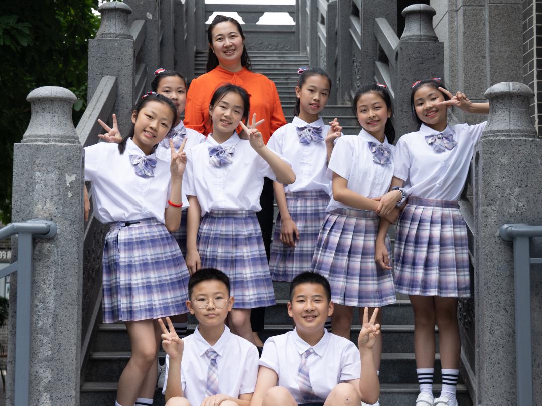 四川天府实验小学,三尺讲台绽芳华共成长