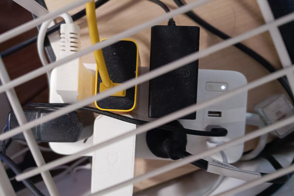 公牛插线板好还是小米插线板好,小米和公牛插线板拆解