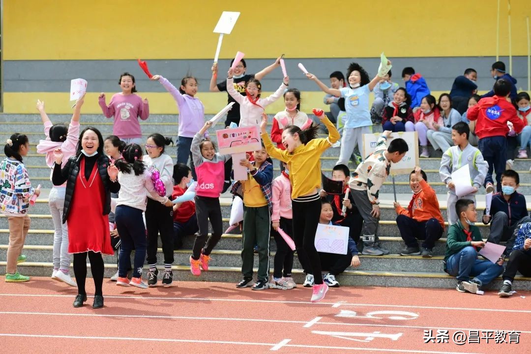 学生教室足球世界杯,班级足球联赛开幕式视频