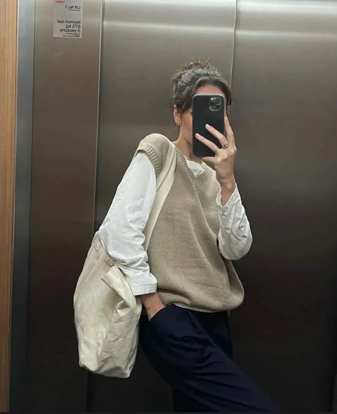 燕麦色肤色适合什么颜色头发,燕麦色外套搭配什么颜色内搭