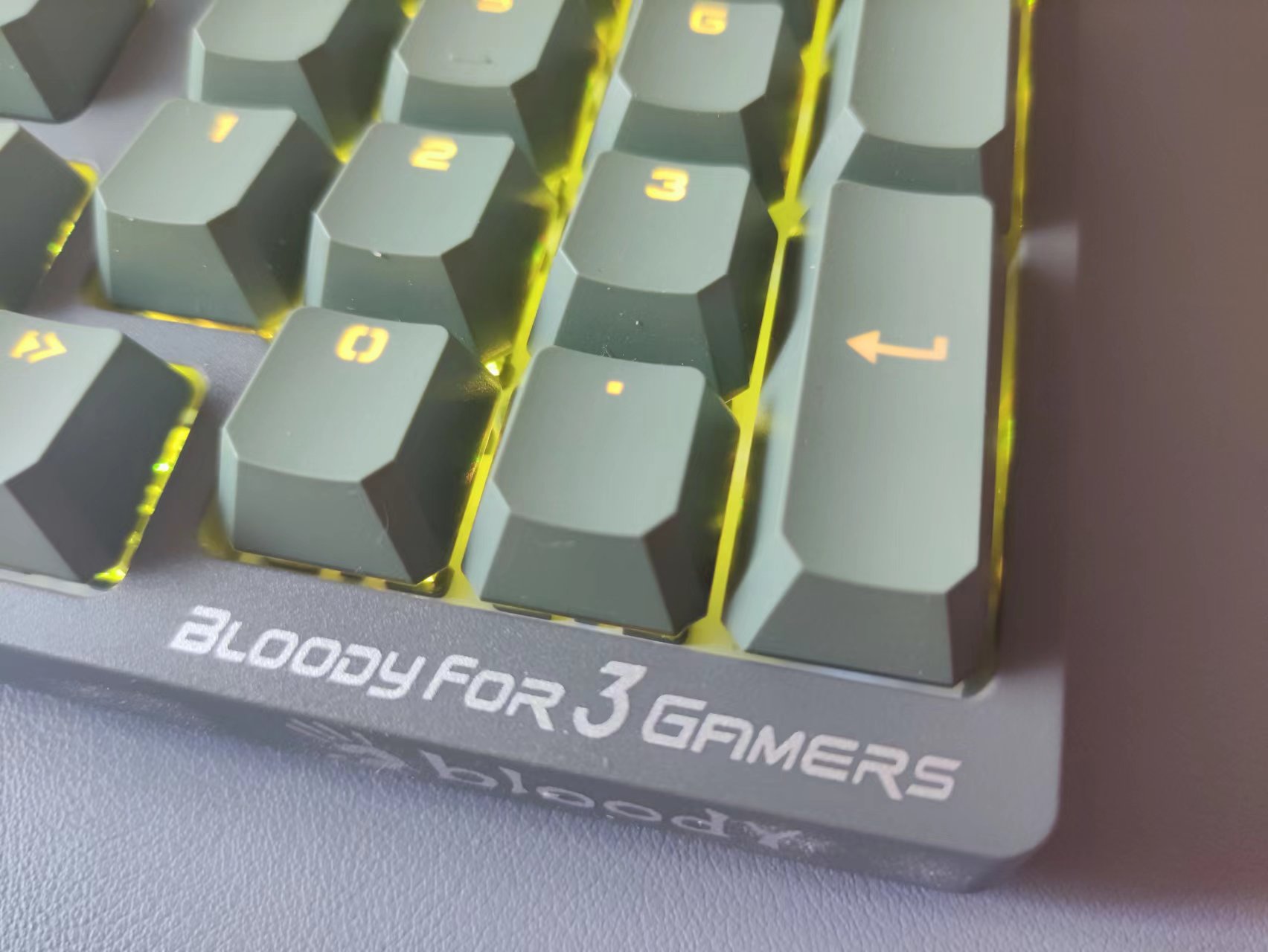 血手幽灵t98键盘要不要下载驱动,血手幽灵t98飞行员好用吗