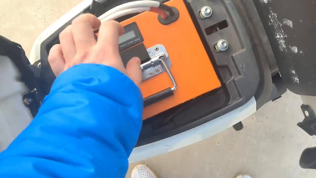 电瓶车48v锂电池可以跑多少公里,使用一年的电瓶车电瓶