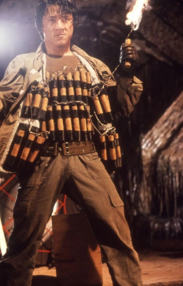 成龙惊天一跳震惊国外视频,成龙惊天一跳吓坏好莱坞