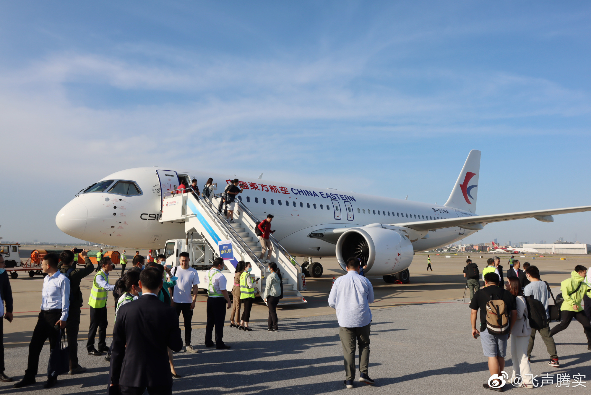 美国评价c919客机再获300架订单,日本报道国产大飞机c919商业首飞