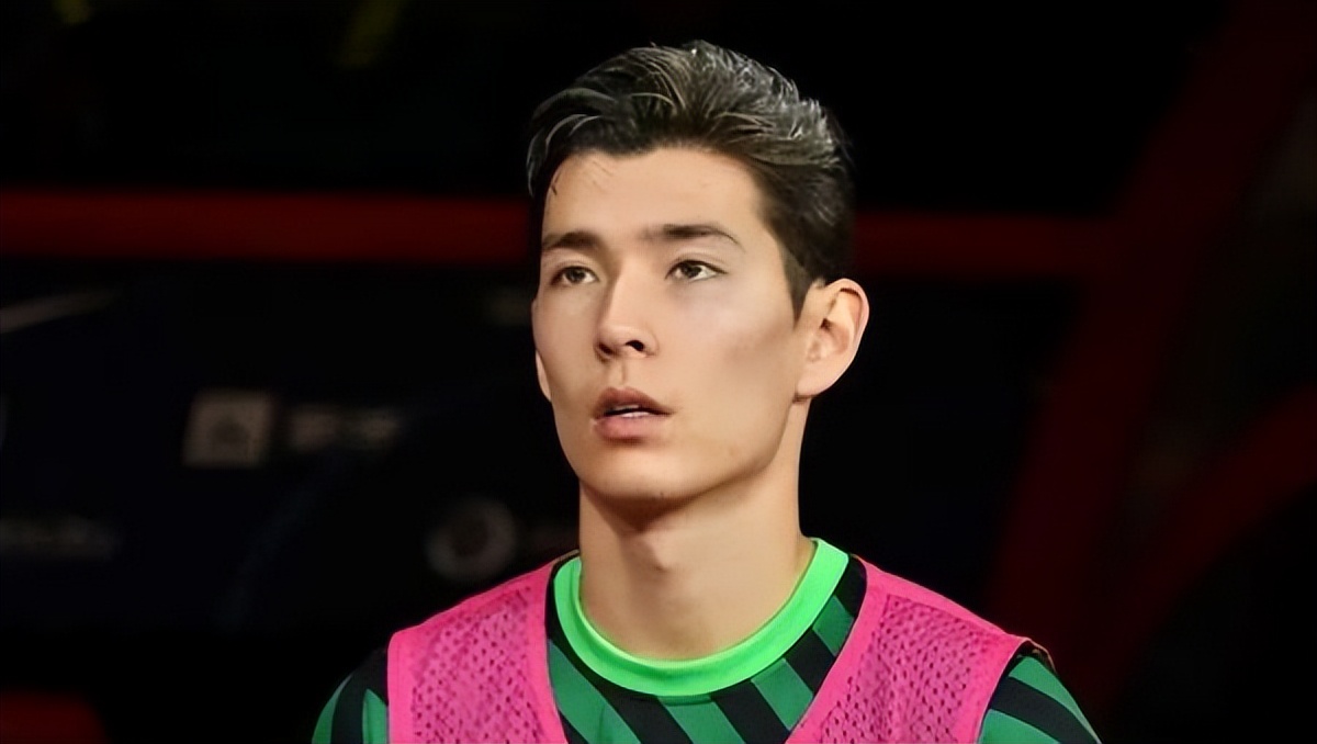 足坛星二代李嗣镕,足坛颜值担当李嗣镕