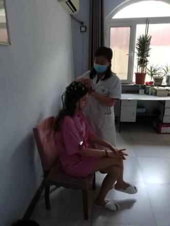 中医中药架金桥飘洋过海上餐桌