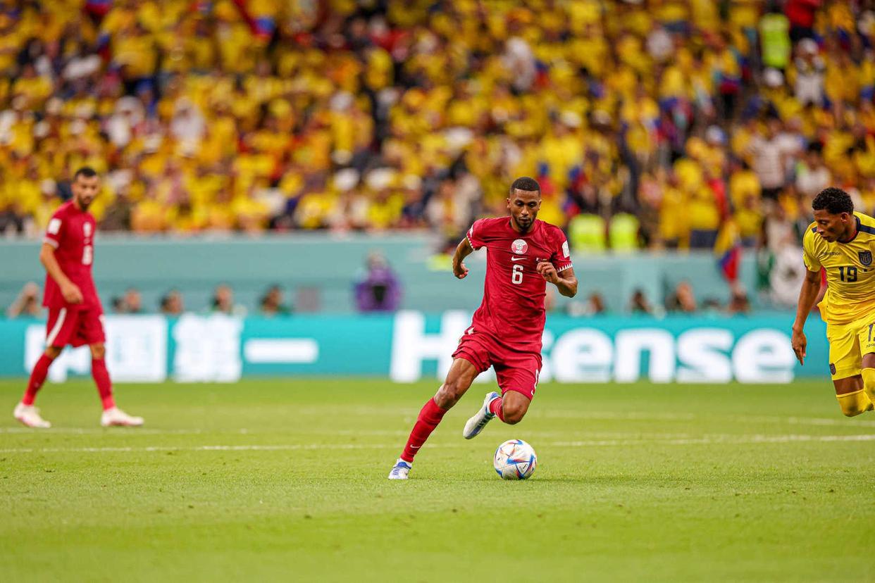 世界杯揭幕战裁判引争议！名记解释高科技赢了：芯片定位越位脚