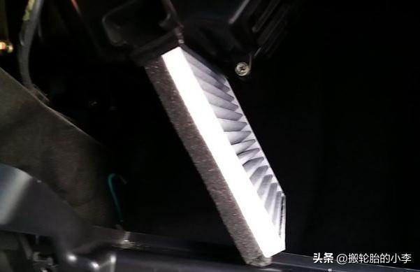 长安cs35更换空调滤芯的方法,长安cs35更换空调滤正反面的方法