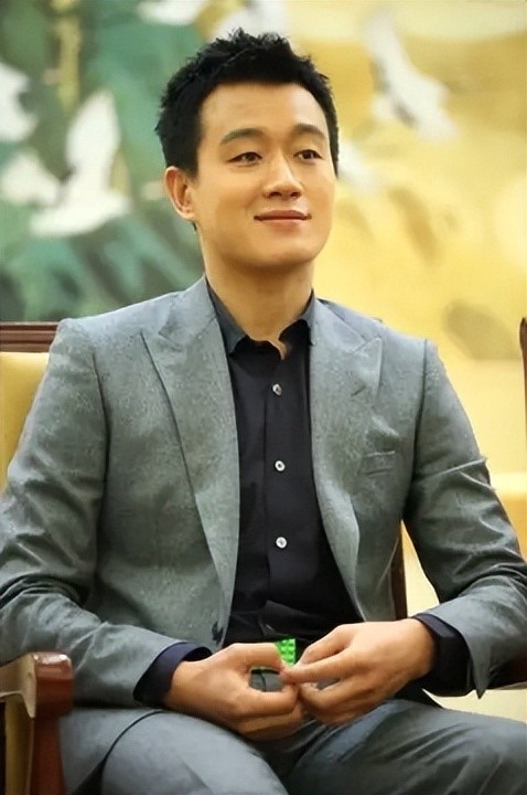 佟大为关悦结婚10周年,佟大为的妻子关悦比老公大多少