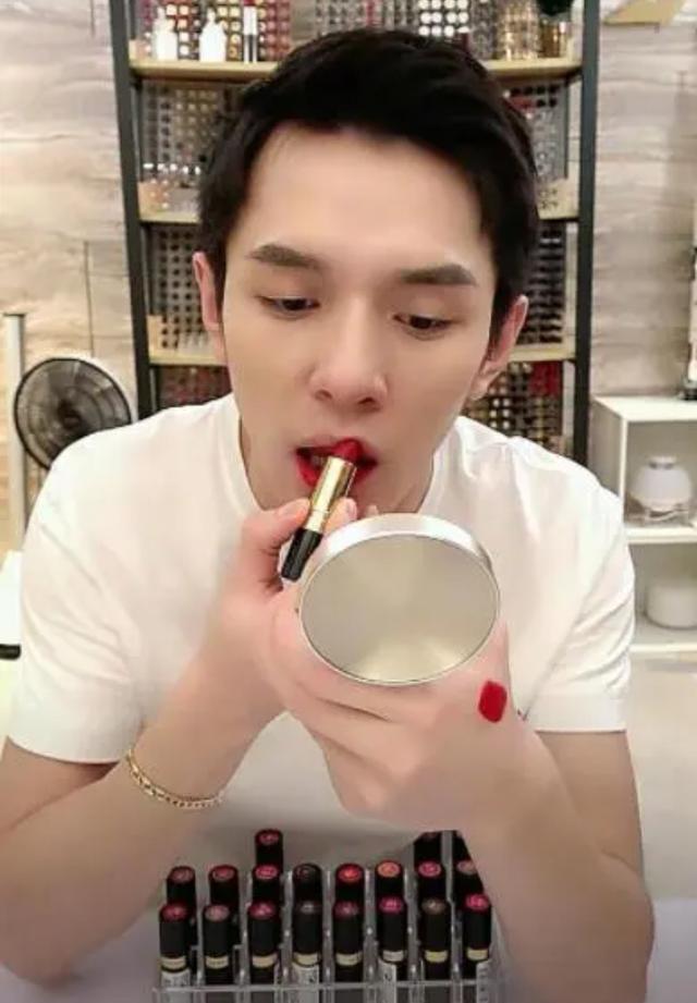 口红一哥涂口红视频,口红一哥30秒涂口红视频