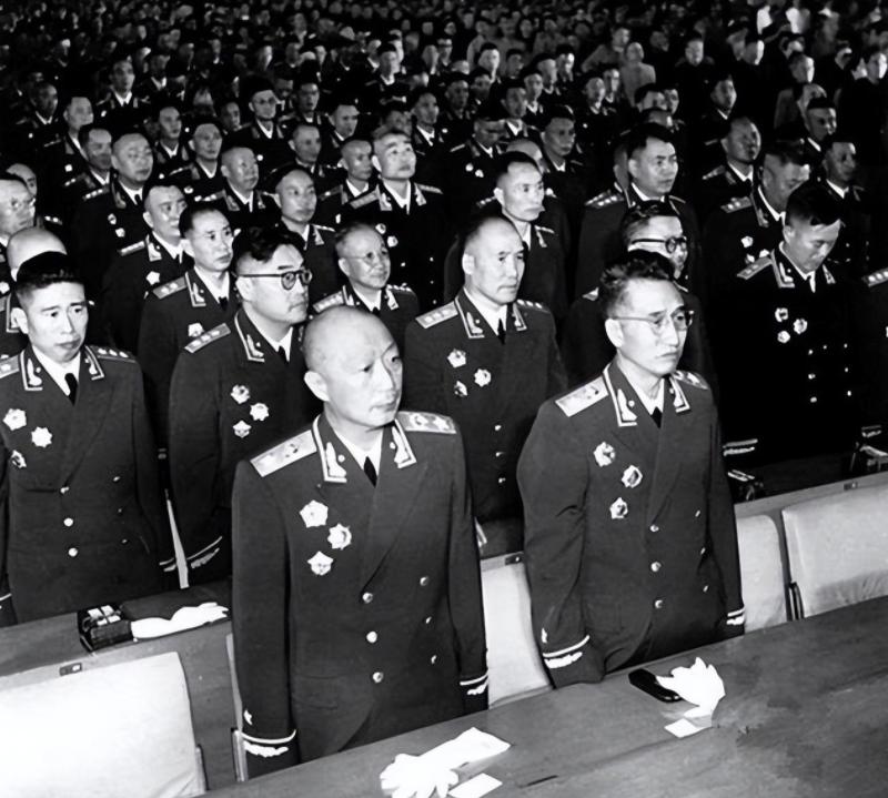 皖南事变后新四军的七个师长是谁,皖南事变新四军突围出来多少人