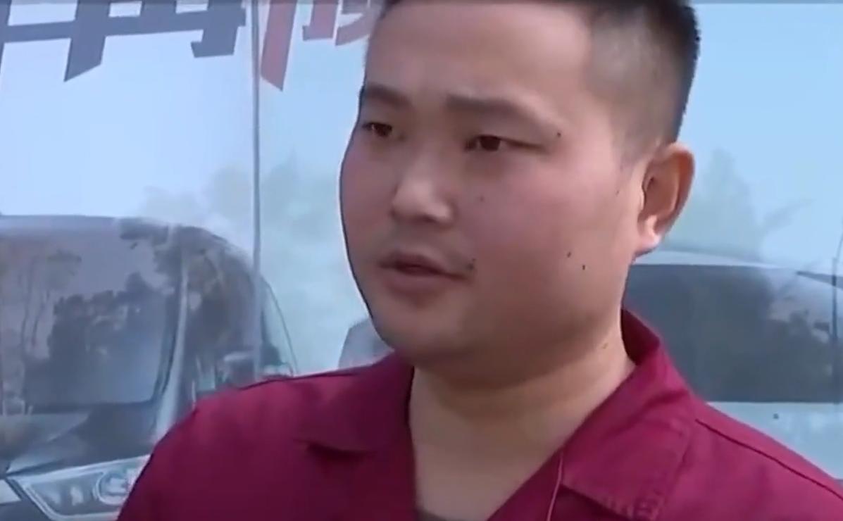 男子新车跑20万公里，成功将车跑报废，4S店：买完车就没有熄过火