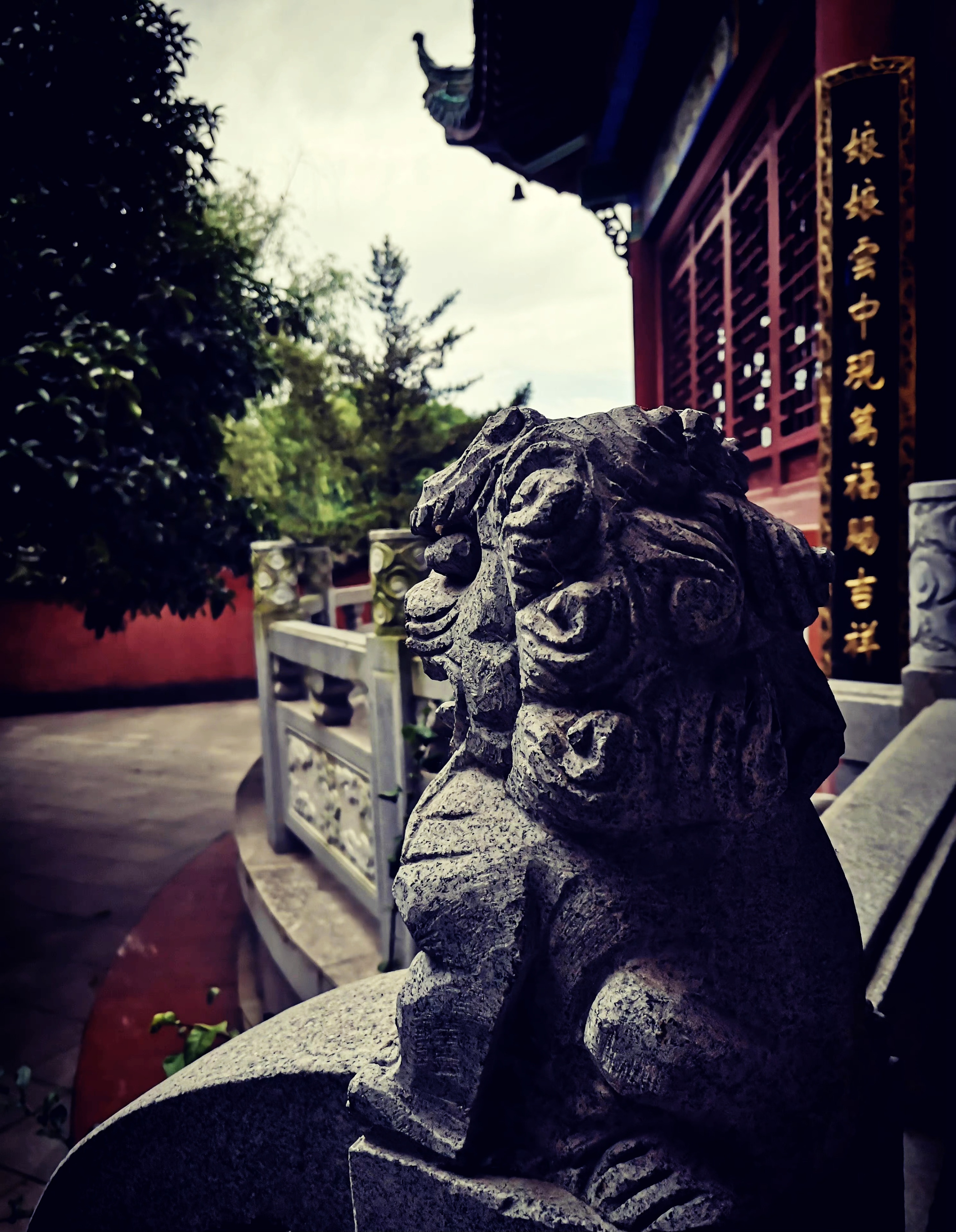 甘棠湖上“娘娘庙”，是为闹市中的一方净土，风光旖旎，四季浪漫