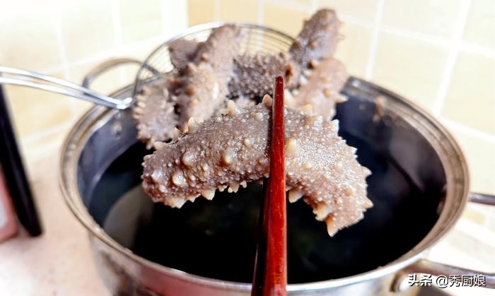 海参泡发的正确方法要加黄酒吗,海参凉水泡还是热水泡好