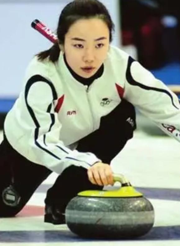 韩国冰壶女队长,韩国冰壶队长为爱远赴上海