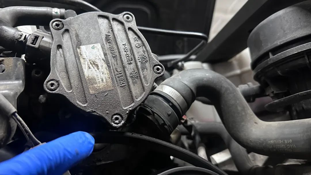 小伙100多万买宝马,小伙花了52万买了奥迪a8