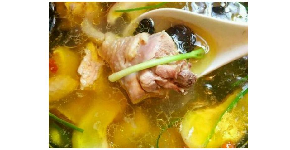 整只老母鸡炖虫草花家常做法,老母鸡炖鲜菇汤正宗做法