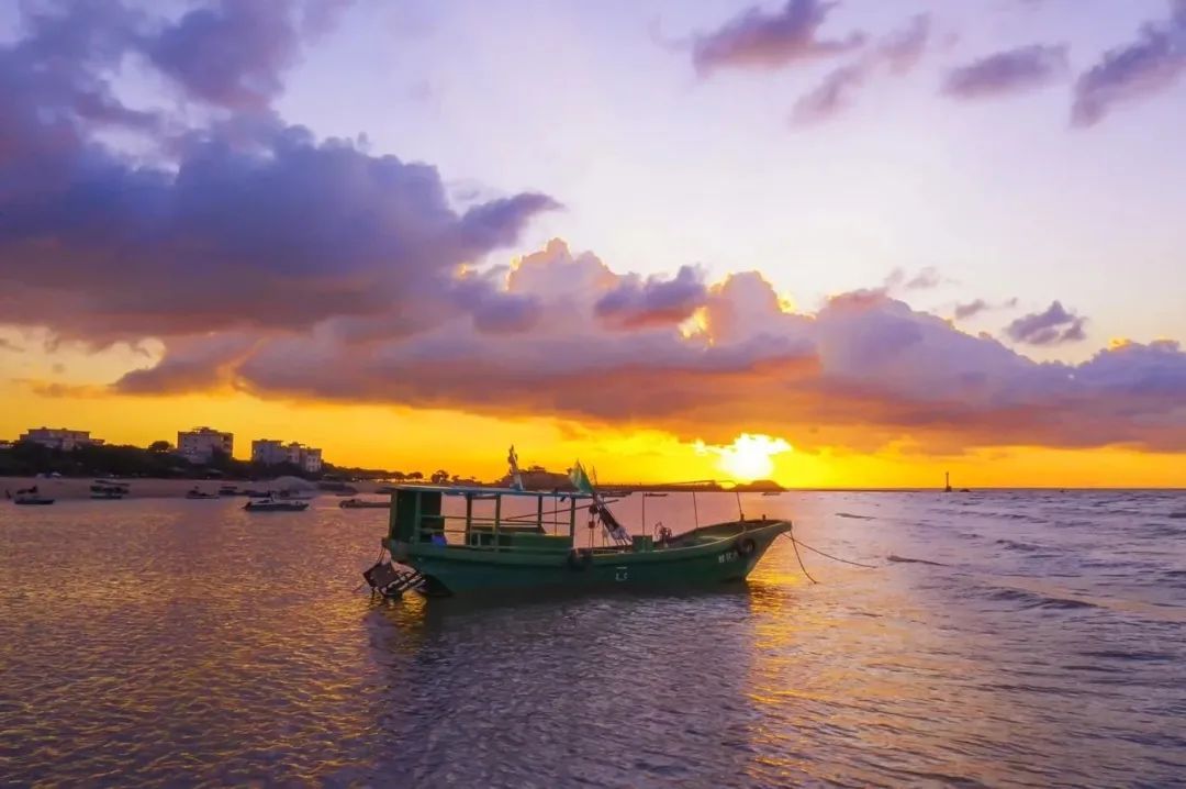 这座海滨小城可真美丽,小众旅行海边小城市