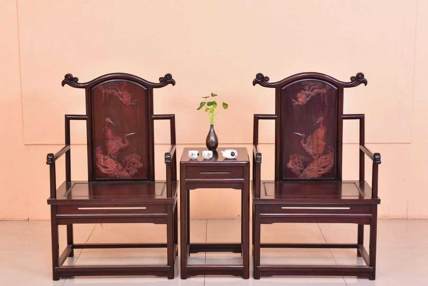 大红酸枝容易开裂变形吗,大红酸枝红木家具一般有白皮吗