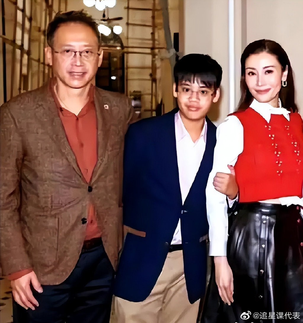 李嘉欣为60岁老公庆生,李嘉欣和许建彤视频