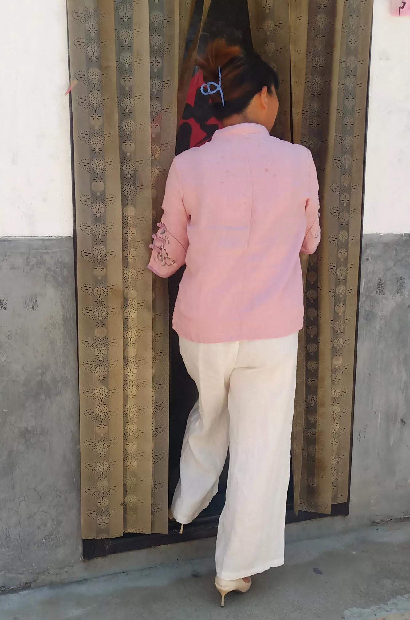 老婆又买了一堆新衣服,妻子偷偷买新衣服