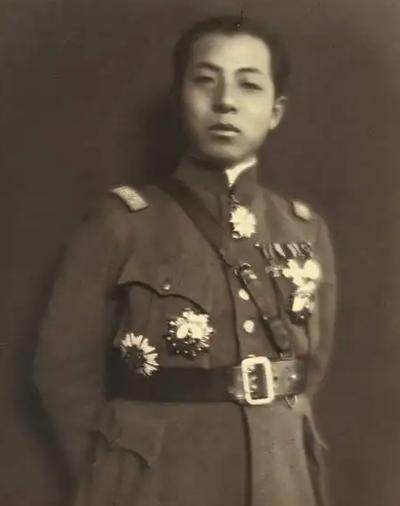 1975年蒋介石临终前,对蒋经国说出不放张学良的原因,张泪如雨下