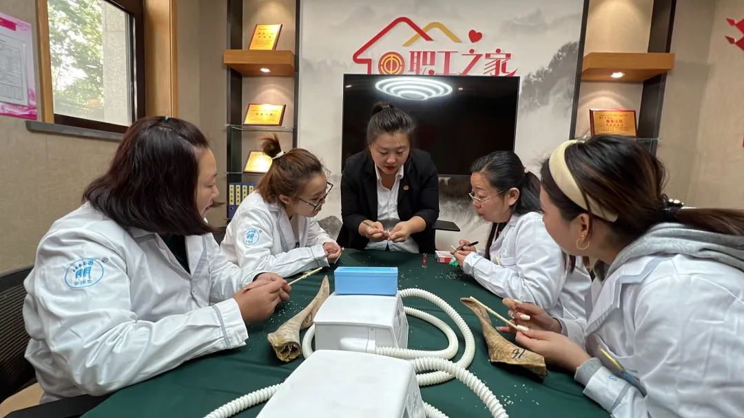 小产业大作为︱大连修脚妹获评省劳模走出人生高光时刻