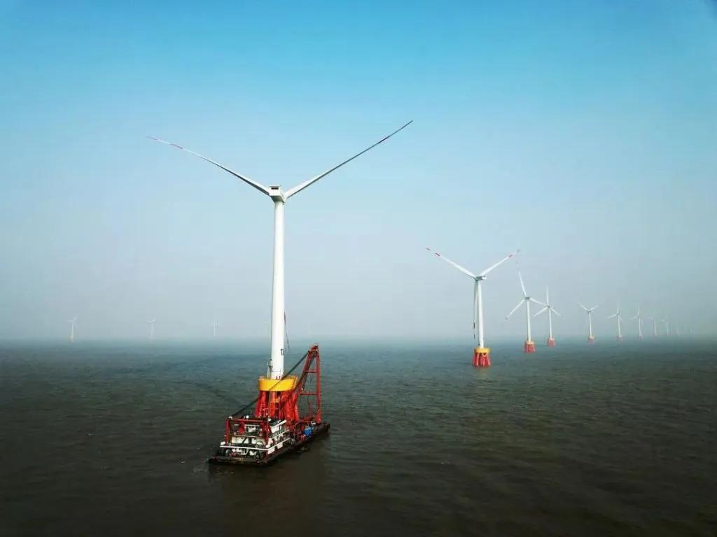 海上大风车转一圈可以发几度电,海上风力发电一个小时能发多少