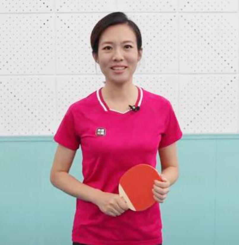 央视主播宝晓峰的老公,宝晓峰央视主持人简介