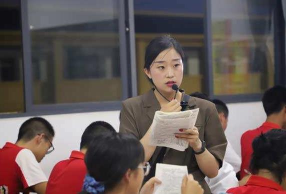 安徽一老师编“男足”段子，学校当标语滚动*放播**，结果有些意外