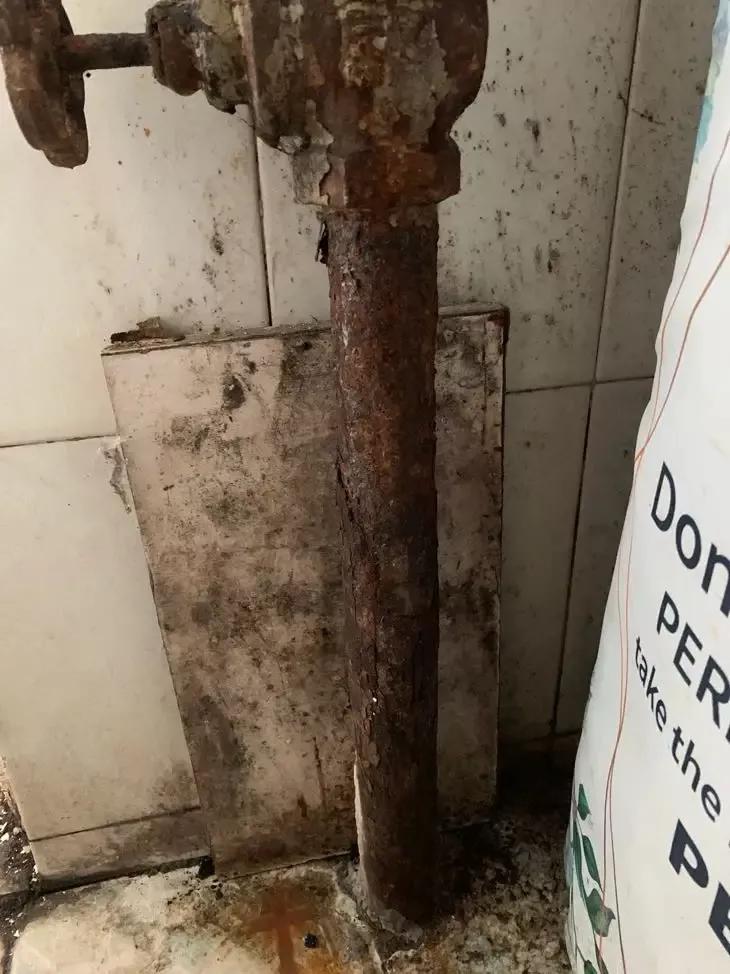 房屋漏水房顶需要怎么改造,旧房改造后楼顶漏水找哪里处理