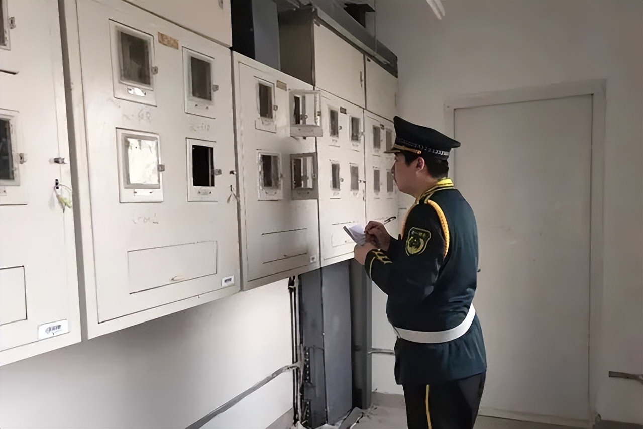 电表箱有电危险提醒图片,电表箱在柜子里面如何防火