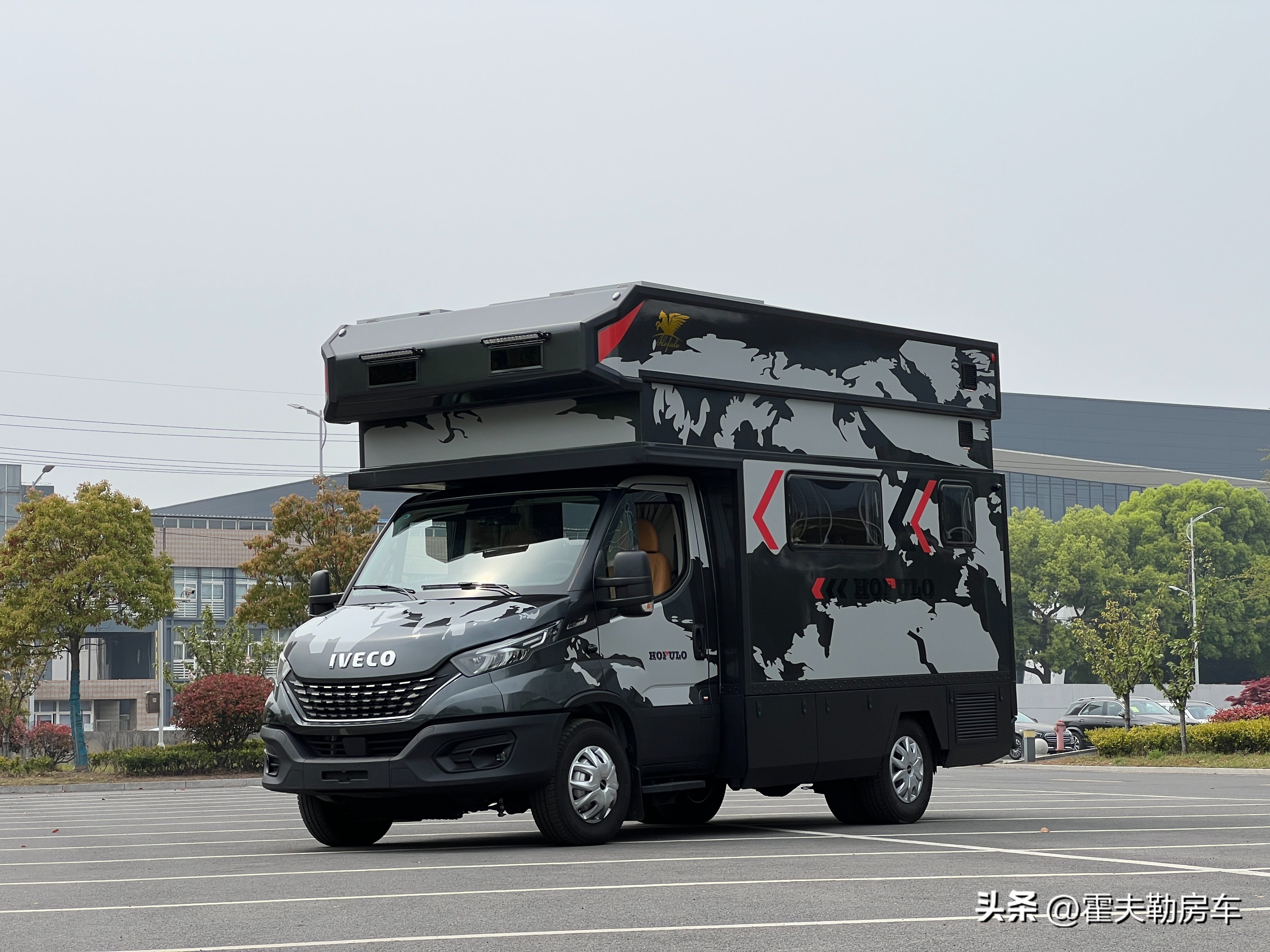 霍夫勒房车勇者天穹多少钱,试驾国内首款硬升降顶房车