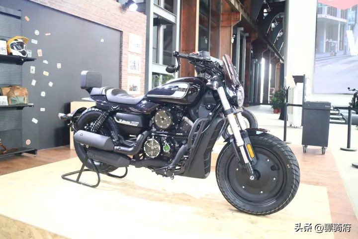 王野200摩托车官方价,motofino小马300落地价