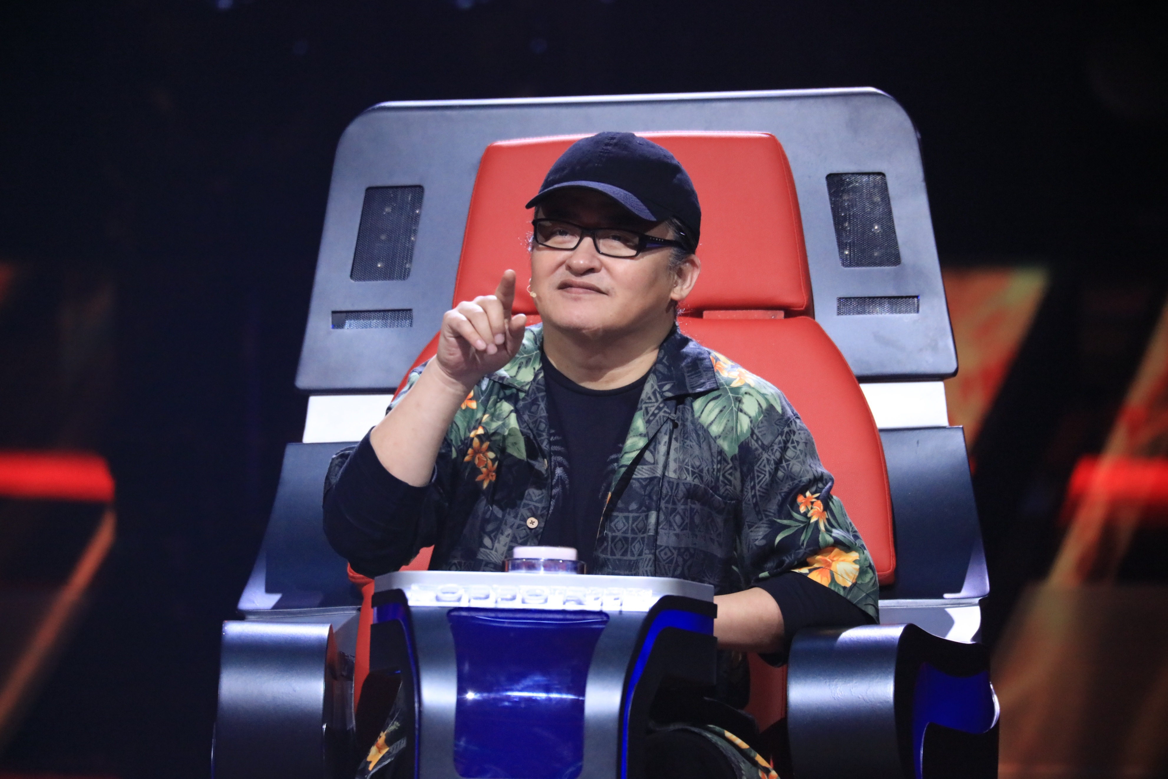 好声音停播!才知刘欢宁可违约的正直背后，是那英连任七季的贪婪