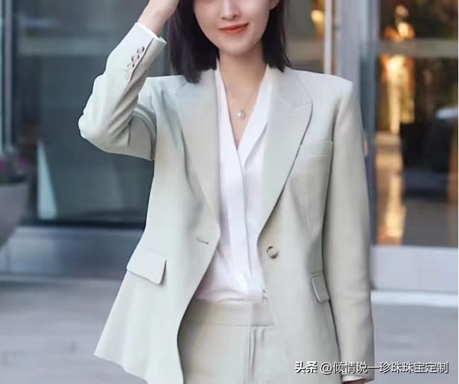 一件可以传承的珠宝！毫不费力地展现了女神的柔美和自信