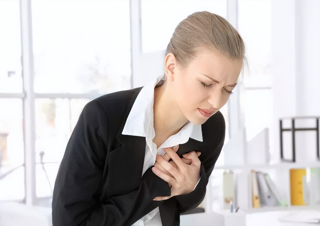 女性老是感觉心慌怎么回事,女子心悸一直联系不上