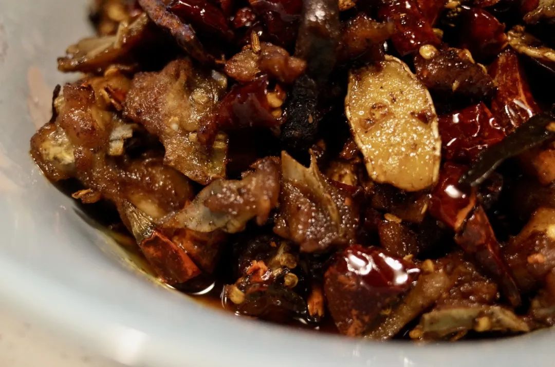 终于炒出了两锅会说自贡话的兔儿