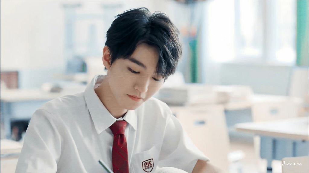 学生时代的暗恋真实场面,学生时代暗恋其实挺明显的