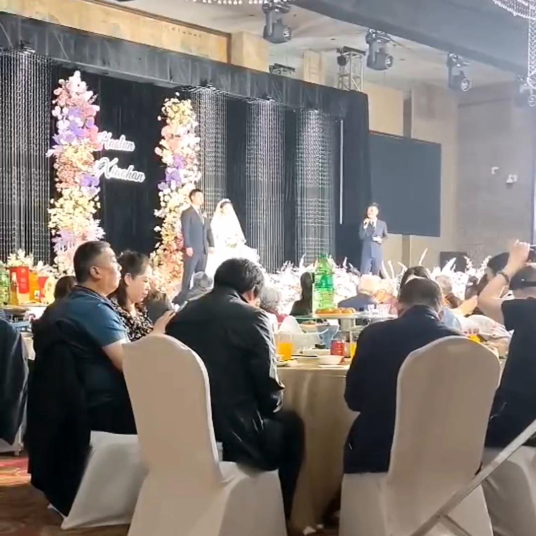 婚礼现场神级献唱,婚礼现场