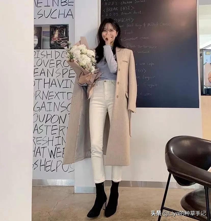 平底短白靴与衣服的搭配,百搭平底单鞋配冬季运动外套