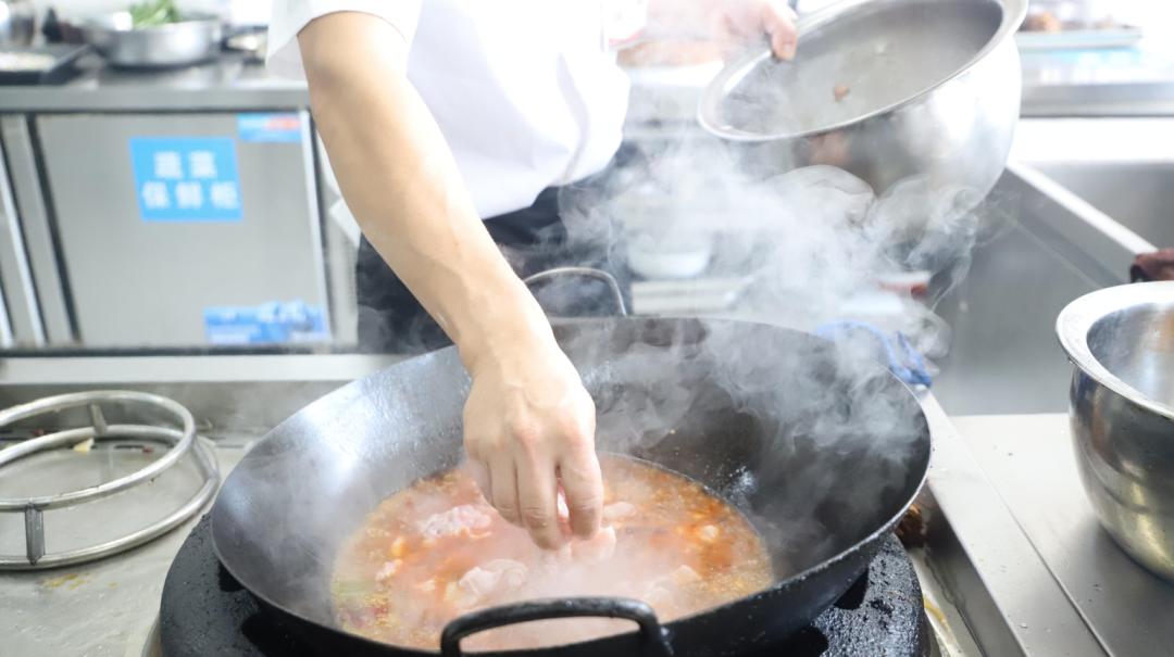 重庆江湖菜璧山兔,重庆正宗来凤鱼和璧山兔怎么做