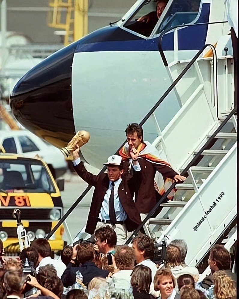 鍙岄┈瀵瑰喅椹媺澶氱撼椹壒涔屾柉,鍙岄┈浜夐泟