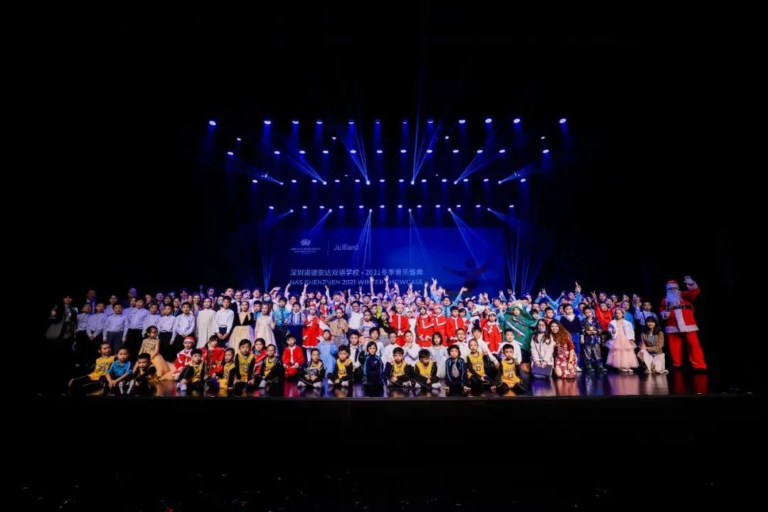 哇！这些学校的圣诞节也太“卷”了！圣诞老人、无人机都来了