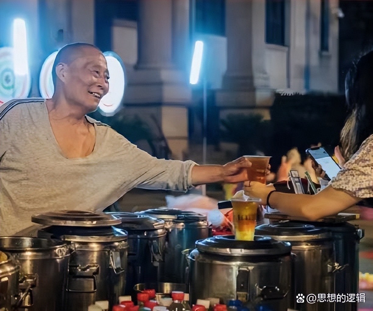 武汉卖糖水爷爷被网暴,武汉卖糖水的爷爷遭网暴